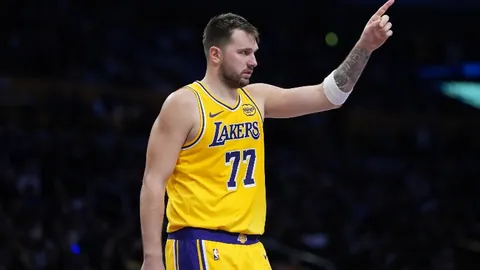 爱德华兹缺席，森林狼集体发力，绿军第四节意外失势